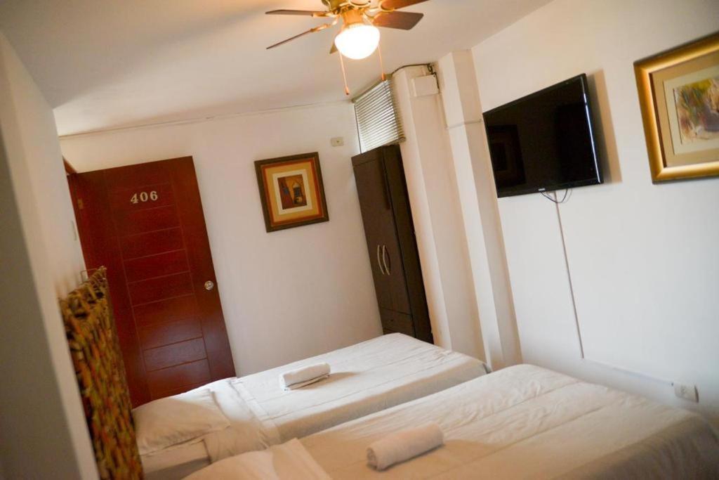 Hotel Las Condes Трухильо Екстериор снимка