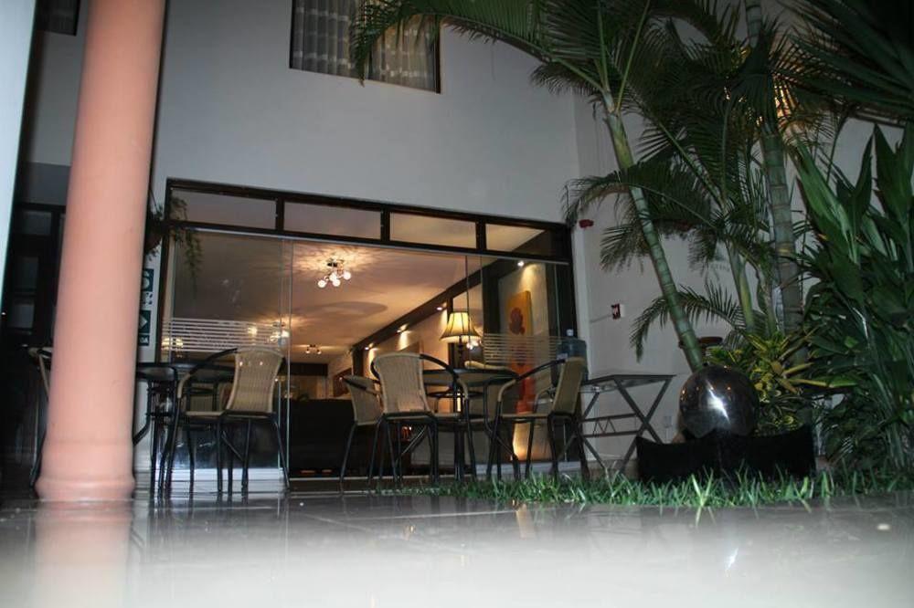 Hotel Las Condes Трухильо Екстериор снимка